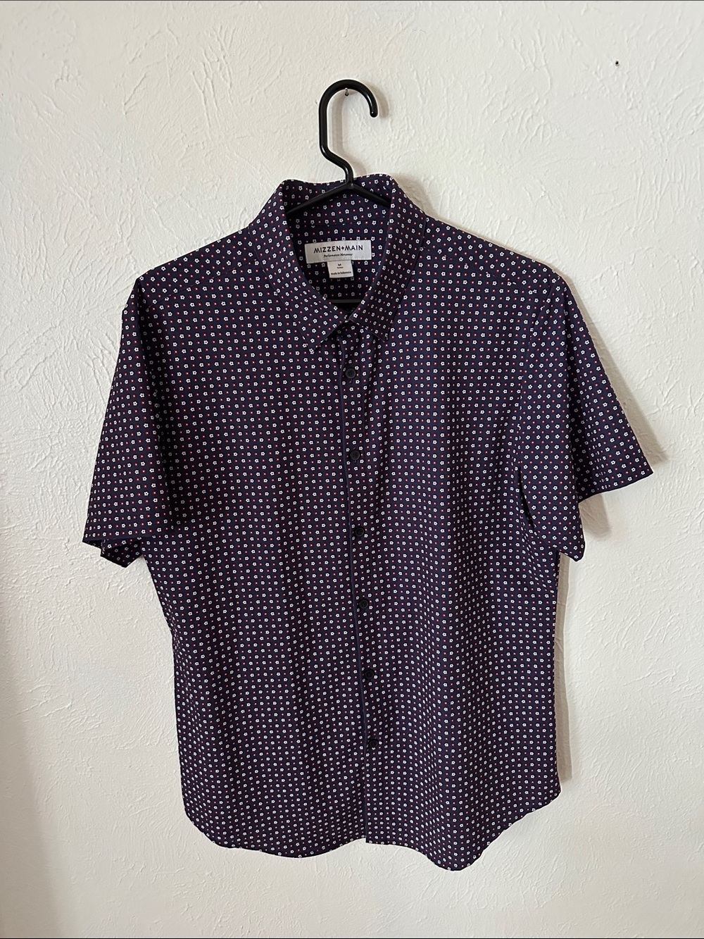 Mizzen+Main Short Sleeve Button-Up in Navy with White and Red Floral Print